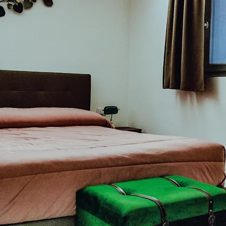 Vintage Apartment *